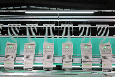  Machine à broder multitêtes plates série HE 
